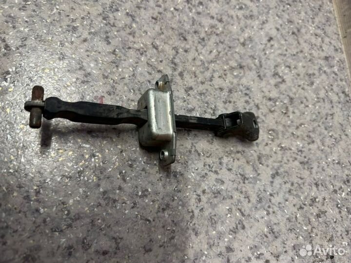 Ограничитель двери Suzuki Sx4 хэтчбек M16A 2010