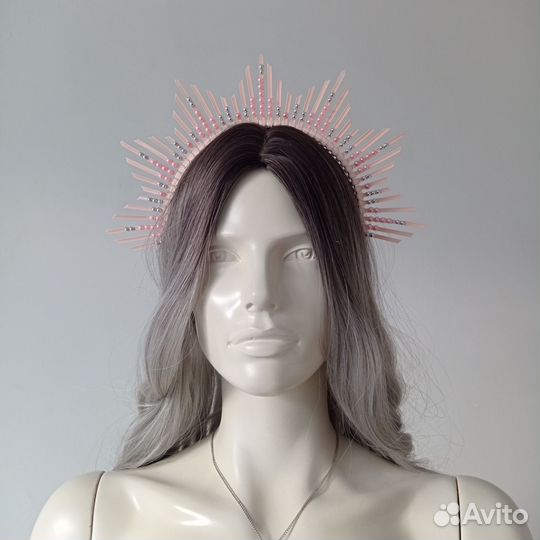 Розовые короны лучи