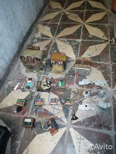 Трансформаторы разные, тембр блок, двигатели