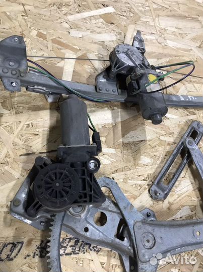 Стеклоподъемник передний Mercedes Benz W202