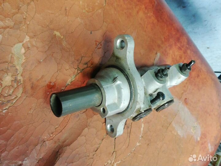 Главный тормозной цилиндр Киа Сид Kia Ceed 2