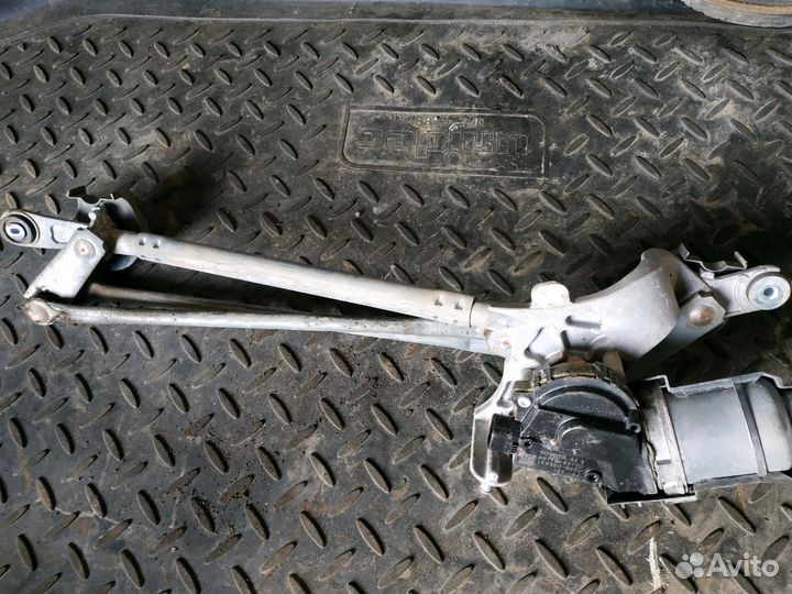 Трапеция стеклоочистителя Toyota RAV4 2008 год