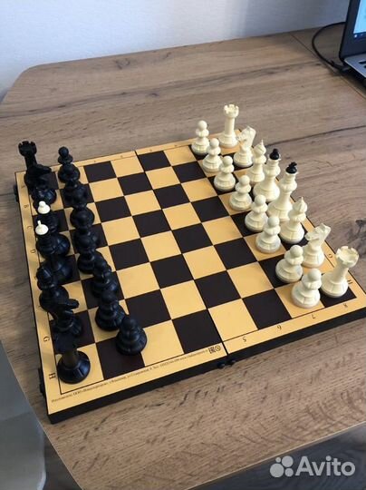 Шахматы обиходные с пластиковой доской (30/30 см)