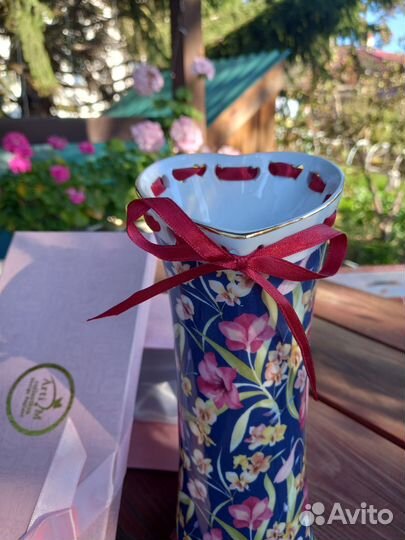 Фарфоровые вазы для цветов