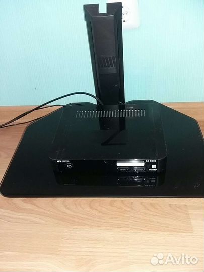 Комплект триколор на 2 тв + стеклянная полка