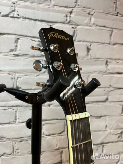 Акустическая гитара