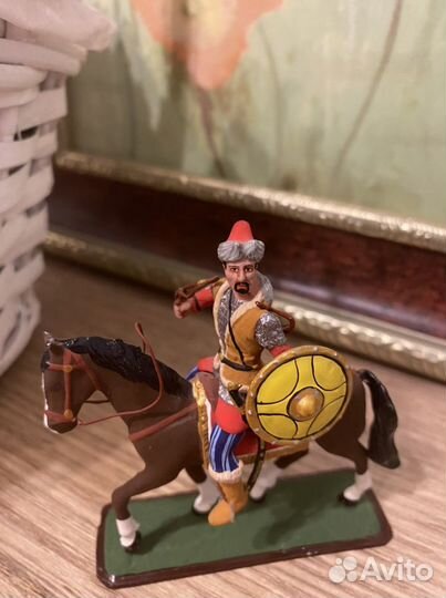 Наездник фигурка