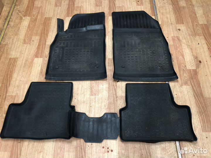 Комплект резиновых ковриков Opel Astra j