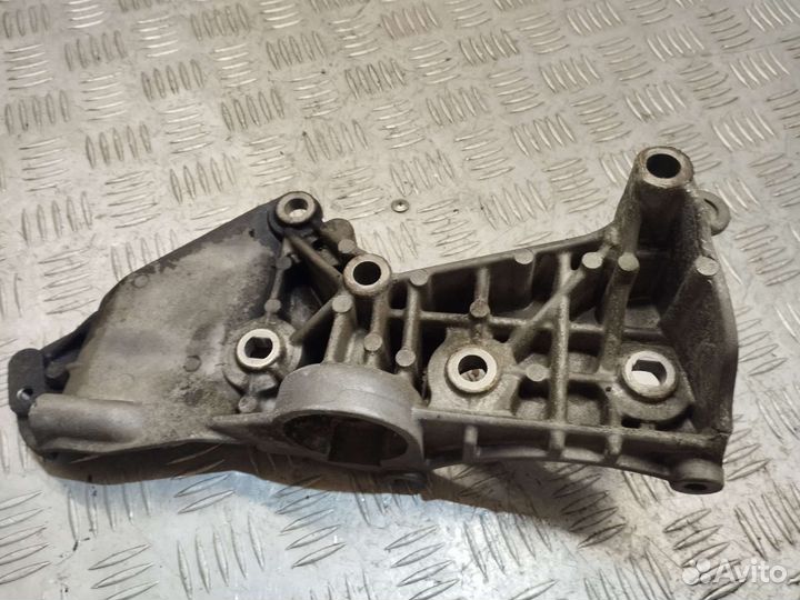 Кронштейн генератора Renault Scenic 2 k9k 728