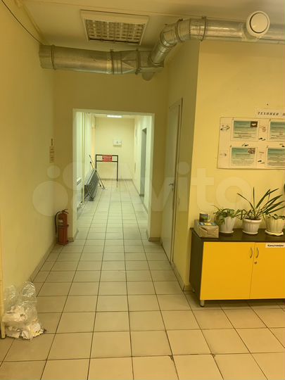 Помещение с отдельным входом-340 м²