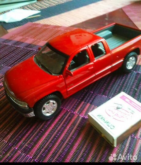 Модель автомобиля Chevrolet Silverado 1/27