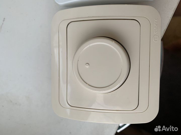 Розетки и выключатели