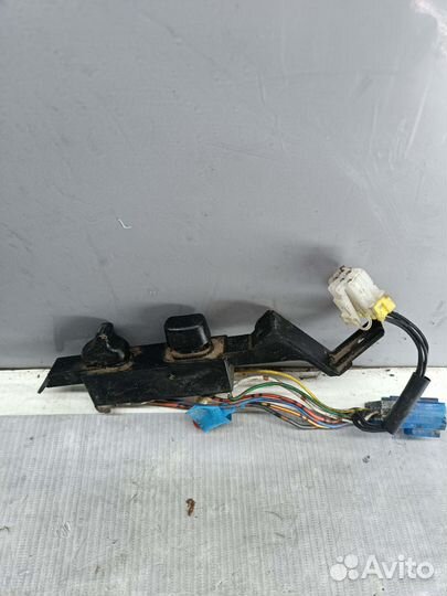 Кнопка стеклоподъёмника Nissan Primera P10