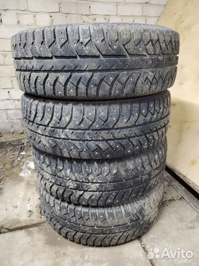 Firestone Ice Cruiser 7 215/65 R16 98T