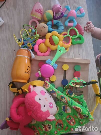 Погримушки, сидушка для мытья,вожжи