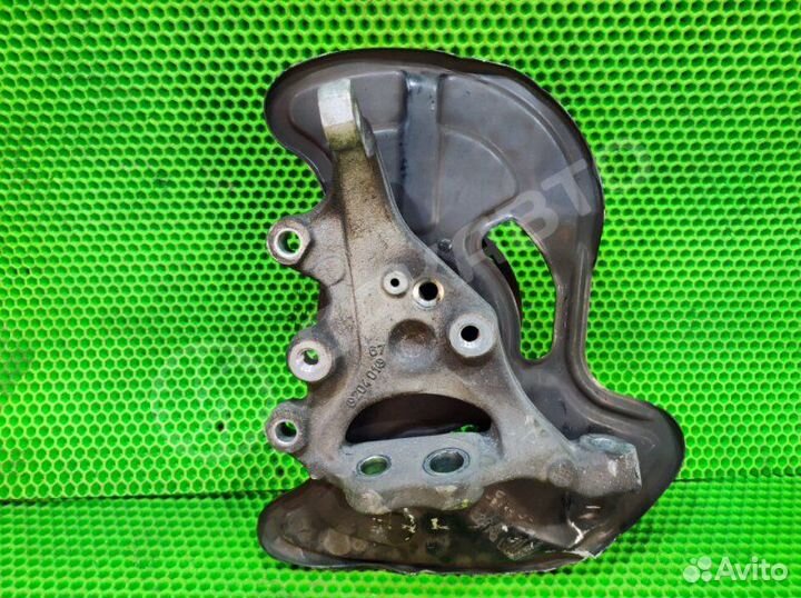 Поворотный кулак левый Mercedes-Benz C W204