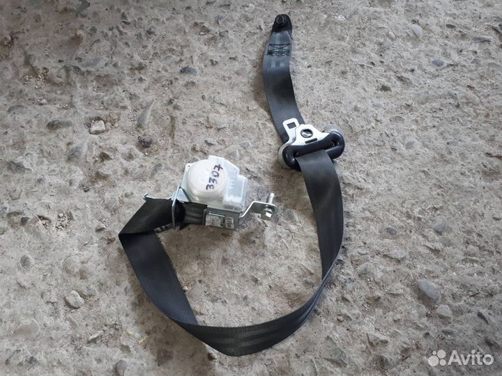 Ремень безопасности задний левый Hyundai i30 FD