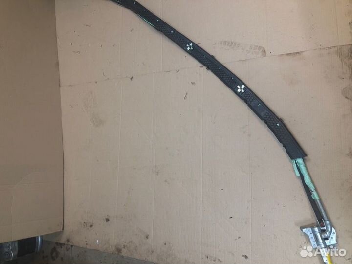 Шторка безопасности правая Mercedes-Benz W221