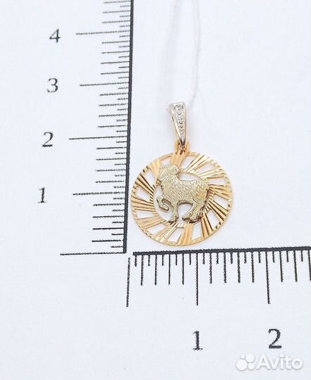 Золотая подвеска с камнем