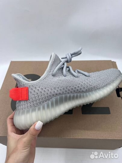 Кроссовки adidas yezzy boost Tail Light