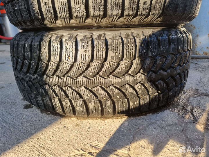 Bridgestone Blizzak Spike-01 215/55 R17