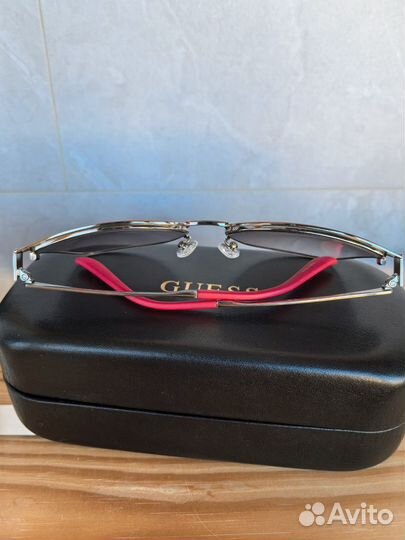 Солнечные очки guess