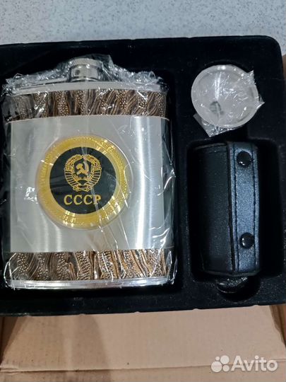 Фляжка со стаканами