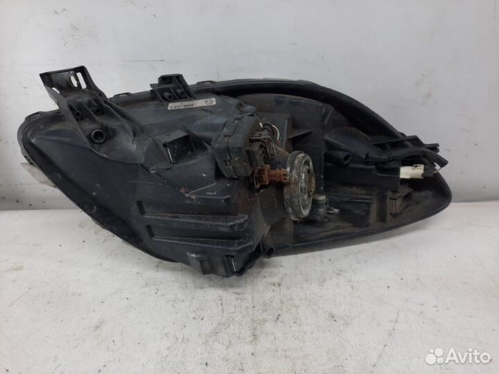 Фара передняя правая Toyota Yaris хэтчбэк 5 дв