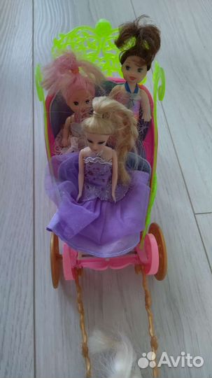 Карета с лошадками и куклами