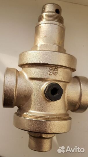 Редуктор давления воды