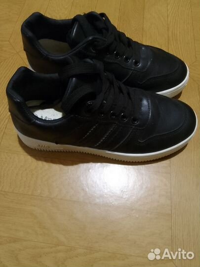 Кроссовки женские 36размер