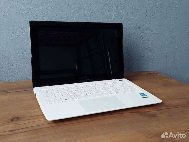 Мини-ноутбук Asus