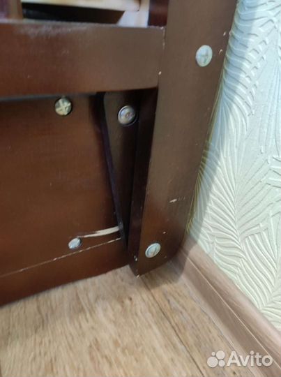 Детская кроватка с маятником и ящиком