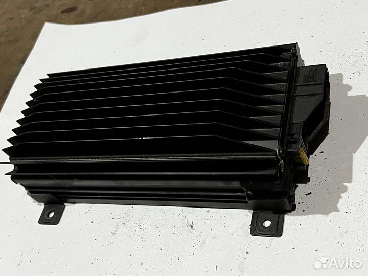 Услитель музыки Mercedes W140 Bose