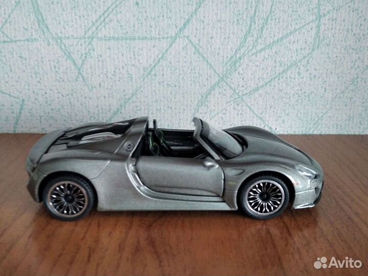 Коллекционная модель Porsche 918 spyder