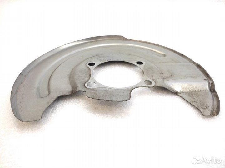 Пыльник тормозного диска передний левый Mitsubishi