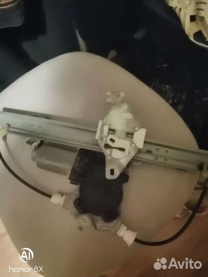 Стекоподьемник