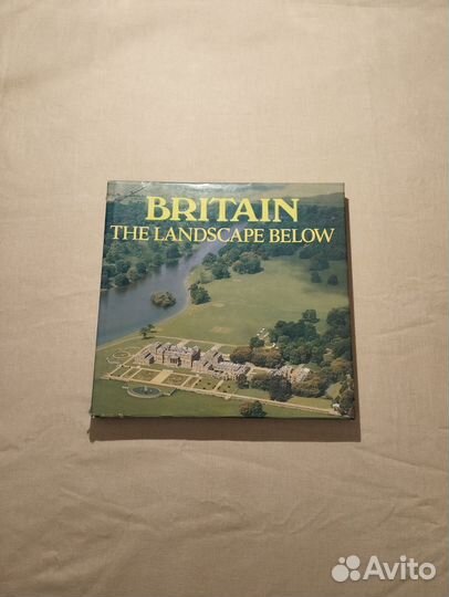 Книга альбом Britain the Landscape below 1993