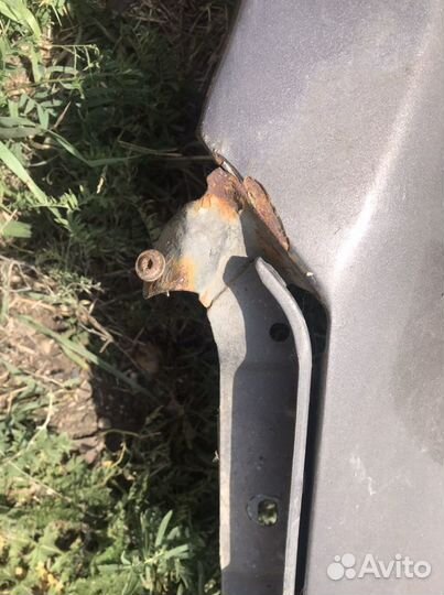 Переднее правое крыло датсун