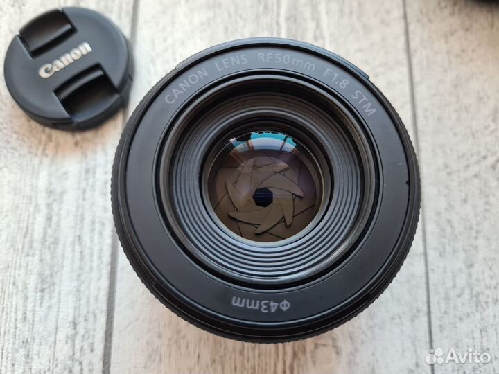 Объектив Canon RF 50mm f/1.8 STM