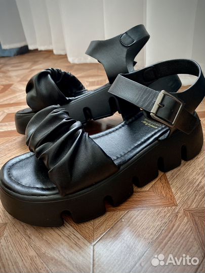 Сандалии женские 40 размер бу