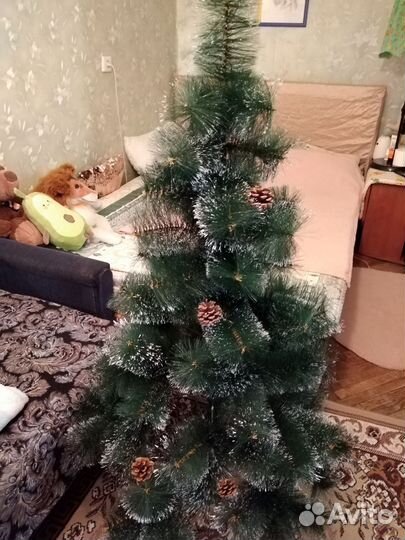 Елка искусственная (сосна) 1,4 м+гирлянда