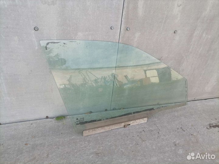 Переднее правое стекло двери Opel Vectra B
