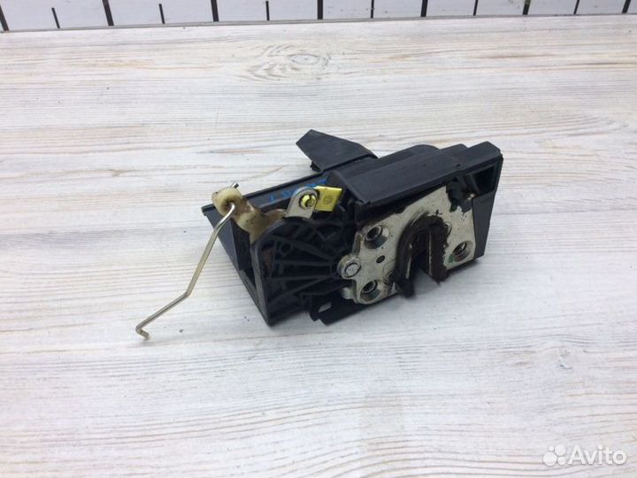 Замок двери передней левой передний левый Renault
