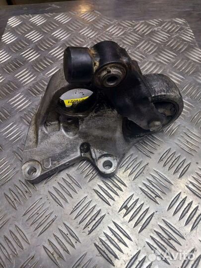 Кронштейн полуоси Peugeot 406 9644706280