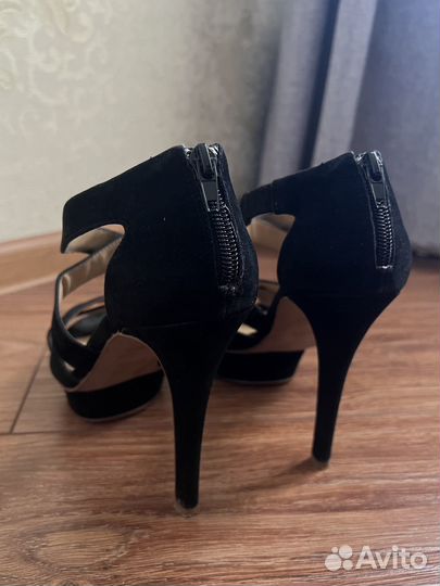 Босоножки женские