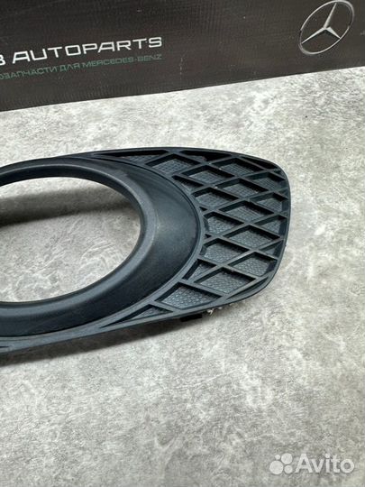 Накладка противотуманной фары передняя левая