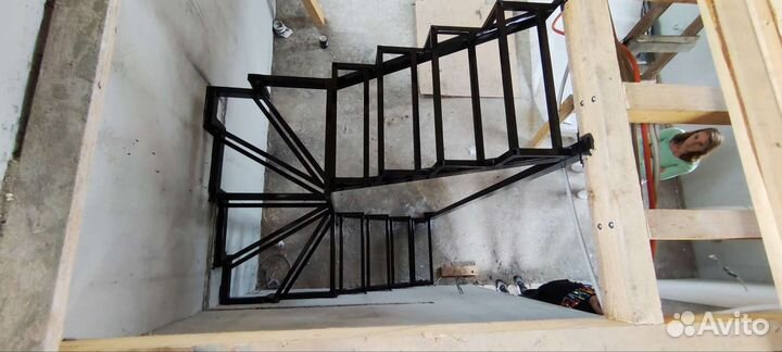 Лестница на 2 этаж в дом