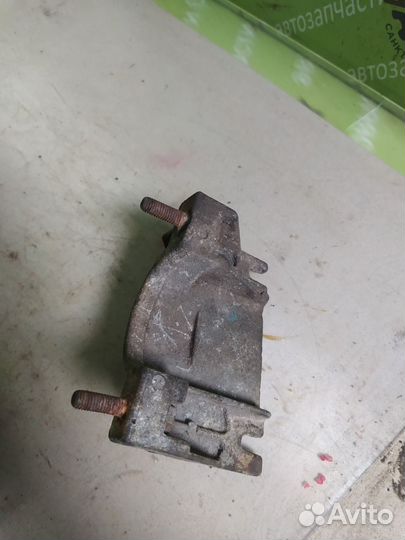 Кронштейн опоры МКПП Renault Scenic 1.6 K4M700