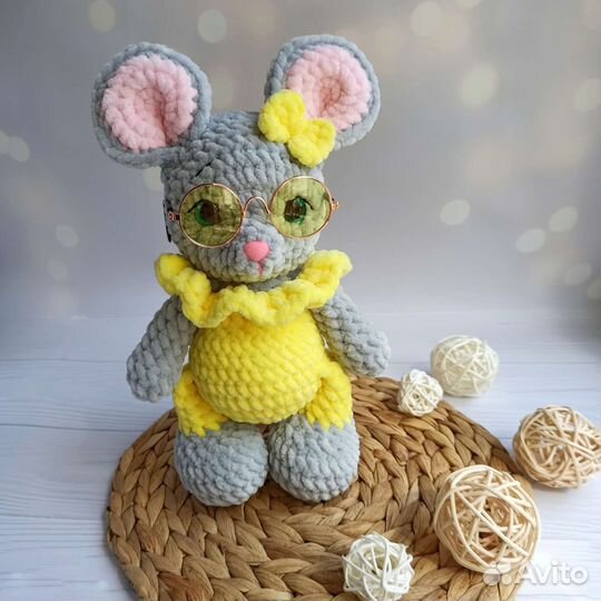 Вязаная игрушка мышка